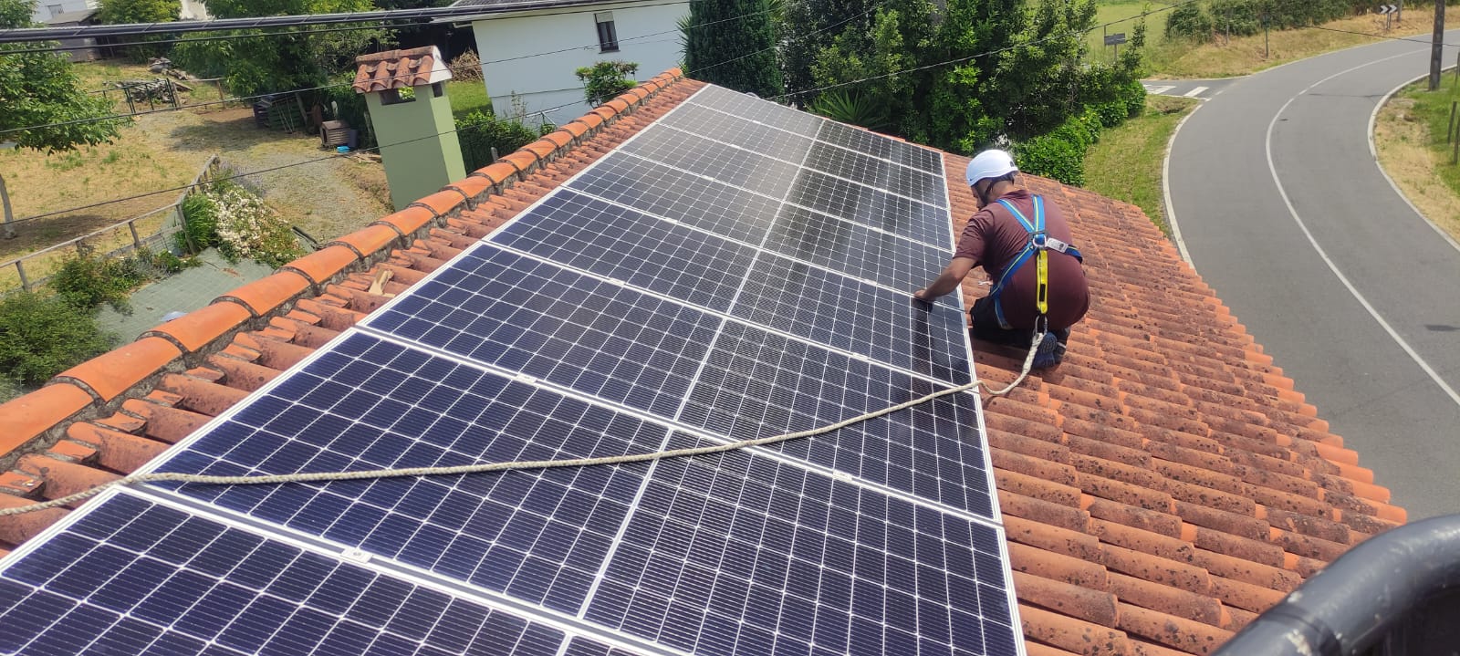 Instalación de 8 módulos solares en Nalón